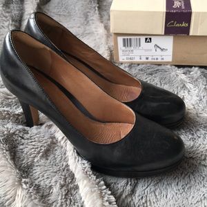 Clark’s Black Leather Pumps